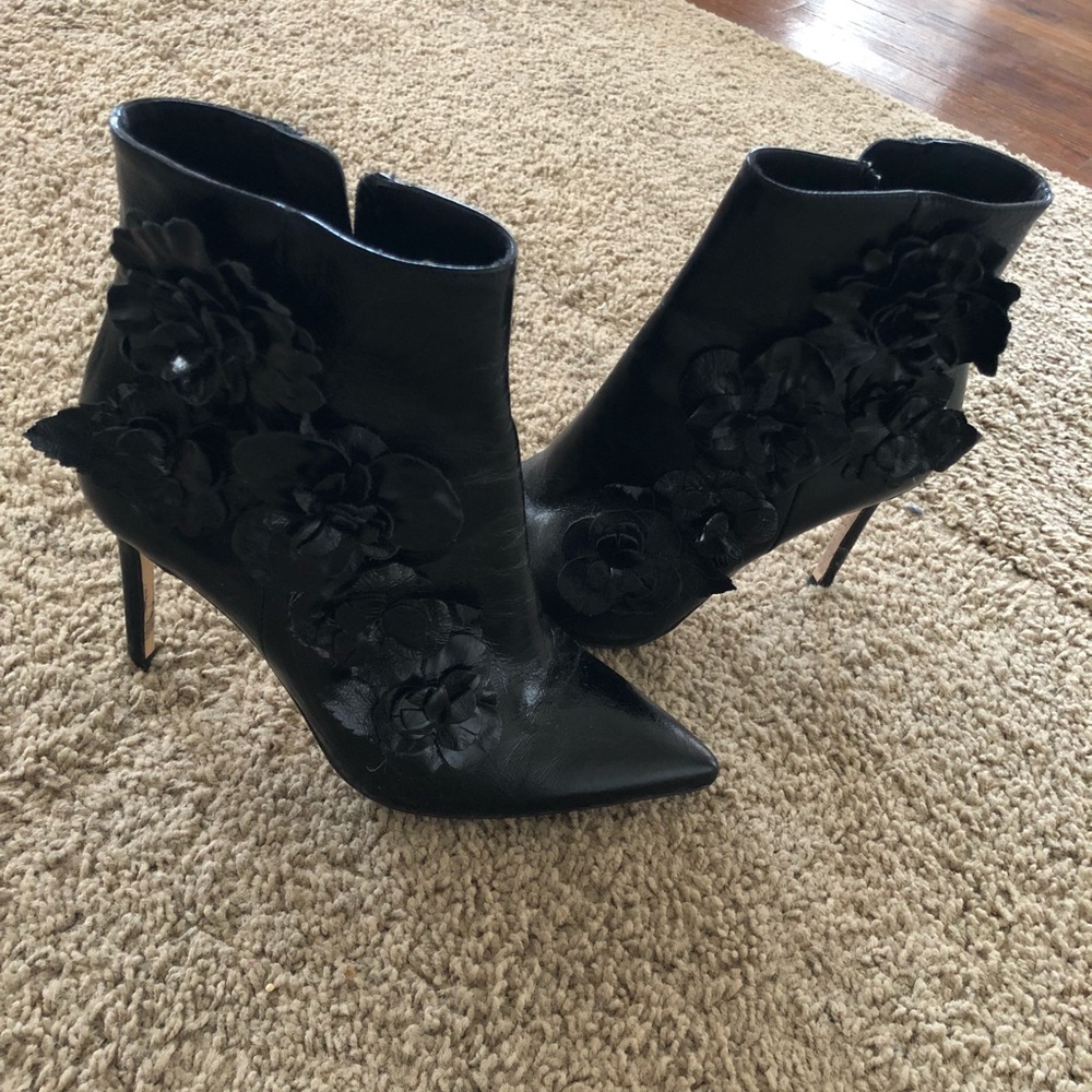 Black heels bootie